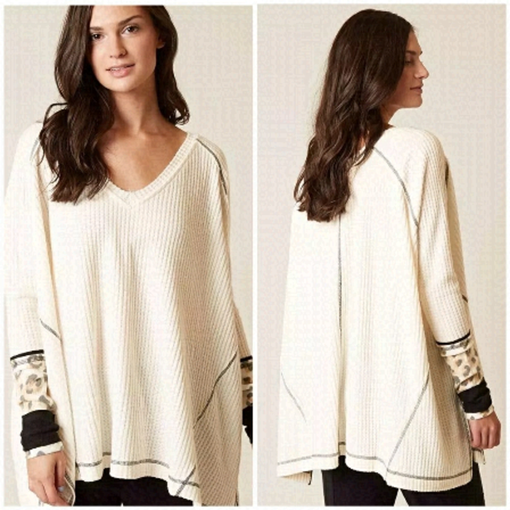 FREE PEOPLE Lovin’ Leopard Ivory Cozy Cheetah Sleeve Waffle Thermal V-Neck Shirt
